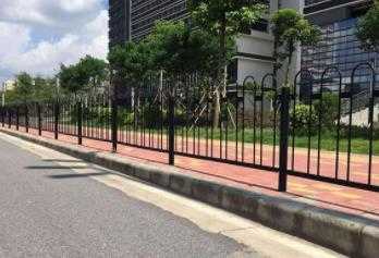 人行道护栏
